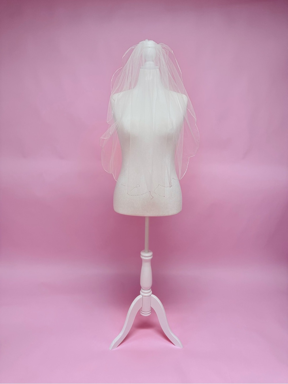 Classic Tadashi Shoji Ivory  Bridal Veil with Delicate Edge